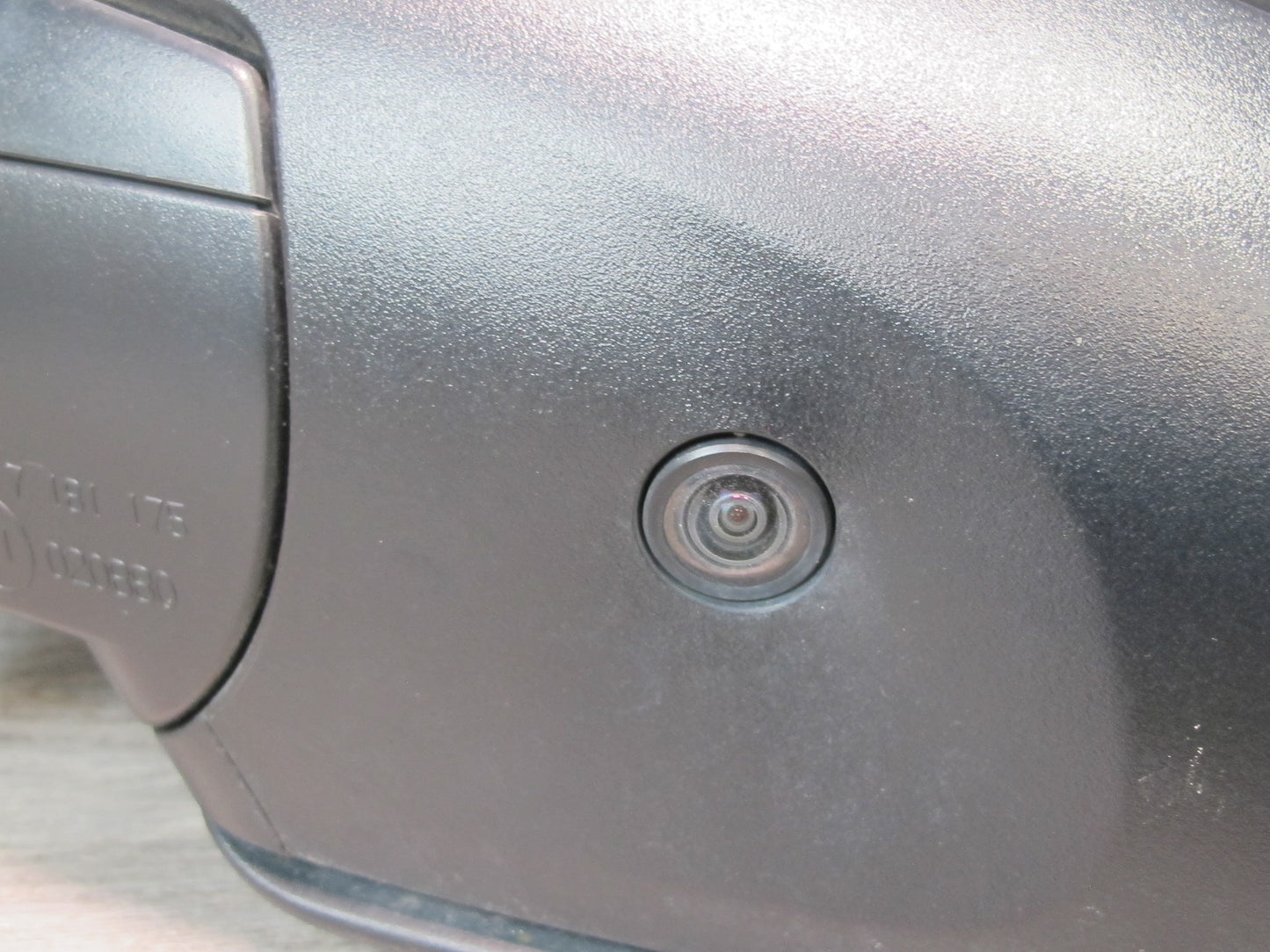 2008-2014 BMW E71 E72 X6 Left Exterior Side View Mirror Glass Discoloration