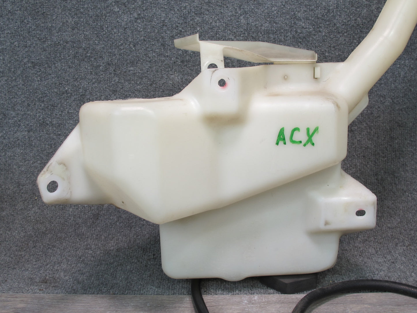 2004-2009 Cadillac XLR Windshield Washer Reservoir Bottle Tank 10339236