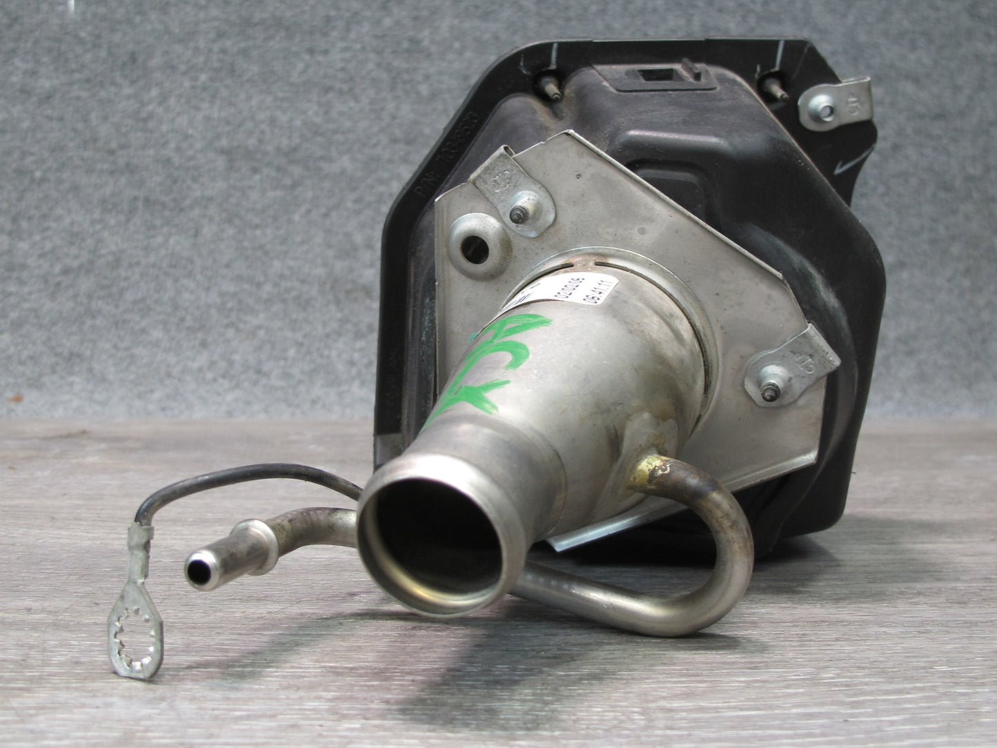 2006-2009 Cadillac XLR Fuel Gas Tank Filler Neck W/ Cap Assembly