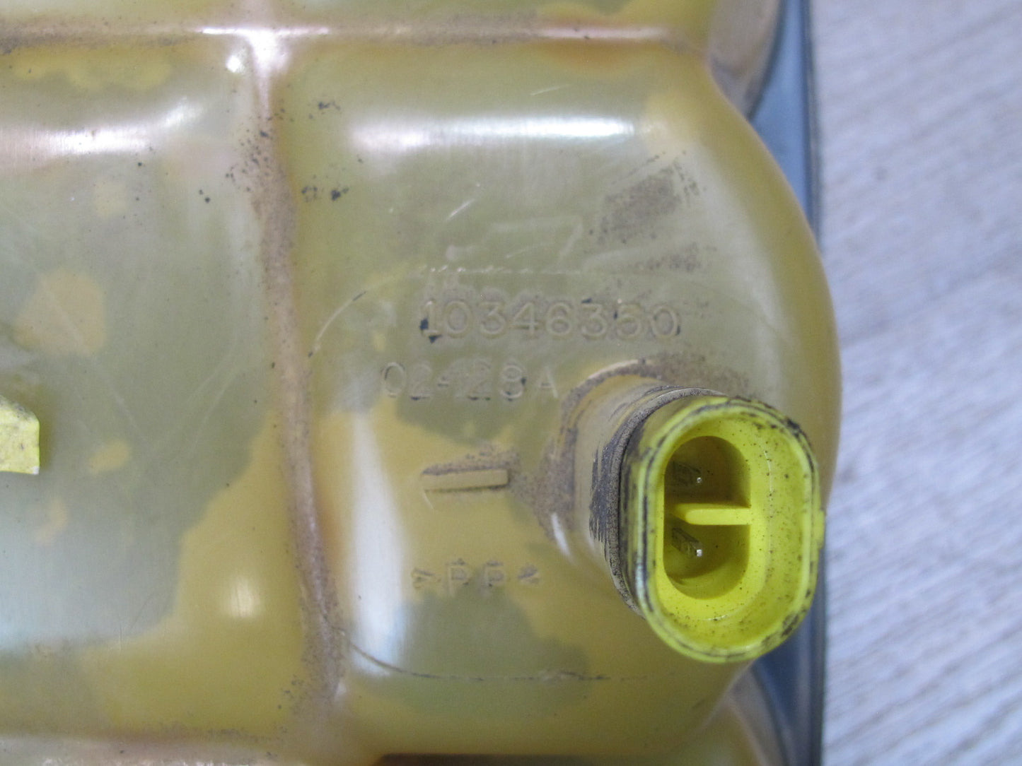 2004-2009 Cadillac XLR Engine Coolant Epxansion Overflow Reservoir Tank