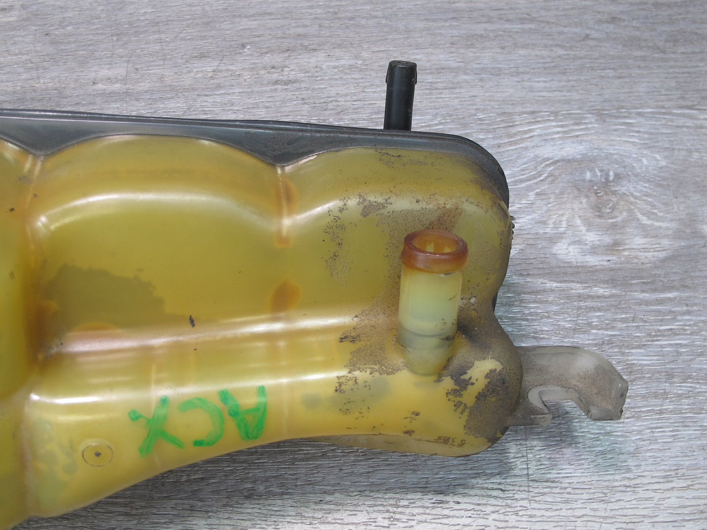 2004-2009 Cadillac XLR Engine Coolant Epxansion Overflow Reservoir Tank