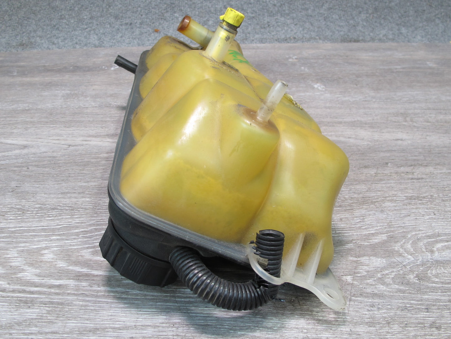 2004-2009 Cadillac XLR Engine Coolant Epxansion Overflow Reservoir Tank