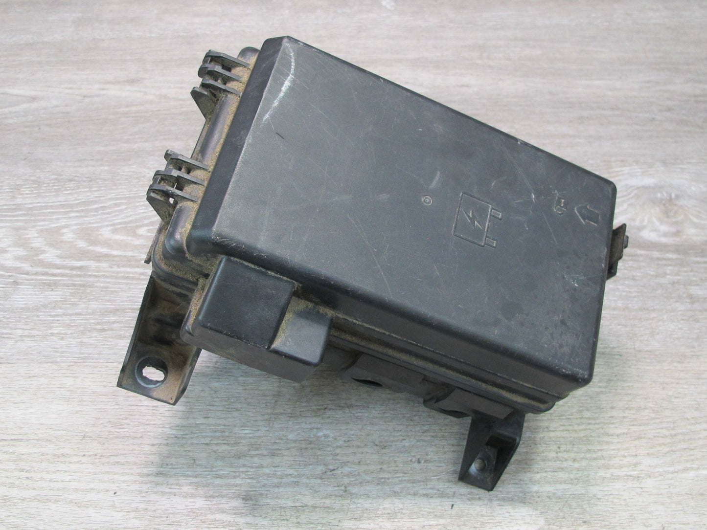 2004-2008 Cadillac XLR Under Hood Relay Fuse Box Unit Assembly