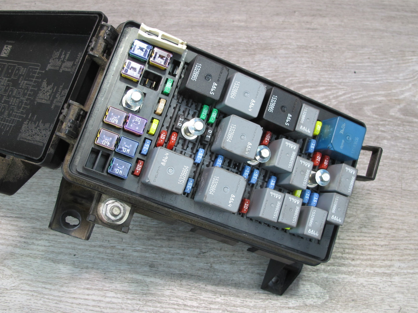 2004-2008 Cadillac XLR Under Hood Relay Fuse Box Unit Assembly