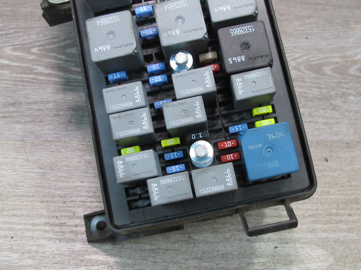 2004-2008 Cadillac XLR Under Hood Relay Fuse Box Unit Assembly