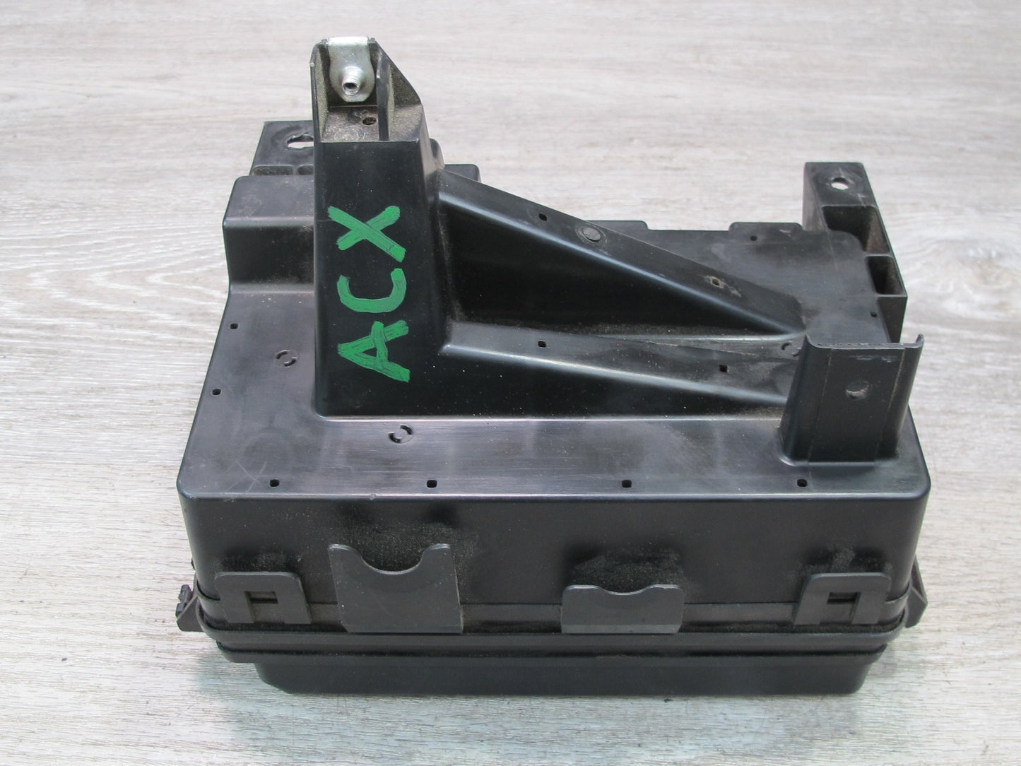 2004-2008 Cadillac XLR Under Hood Relay Fuse Box Unit Assembly