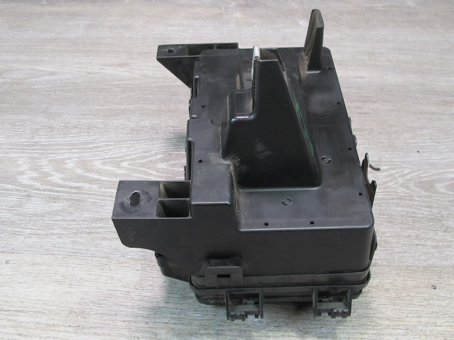 2004-2008 Cadillac XLR Under Hood Relay Fuse Box Unit Assembly