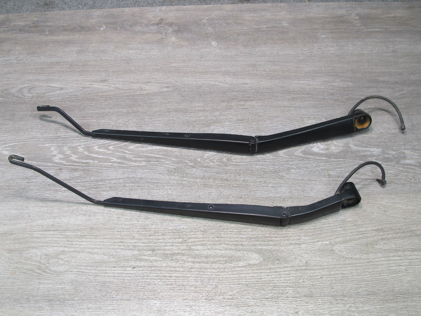2004-2009 Cadillac XLR Front Left & Right Windshield Wiper Arm Set of 2