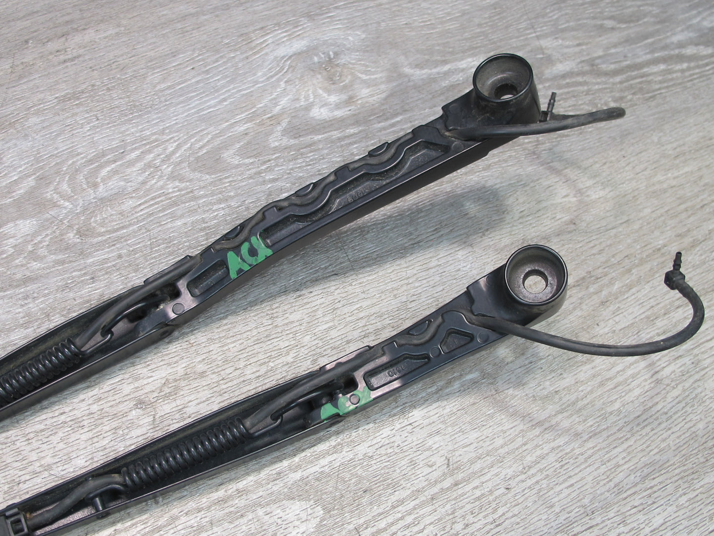 2004-2009 Cadillac XLR Front Left & Right Windshield Wiper Arm Set of 2