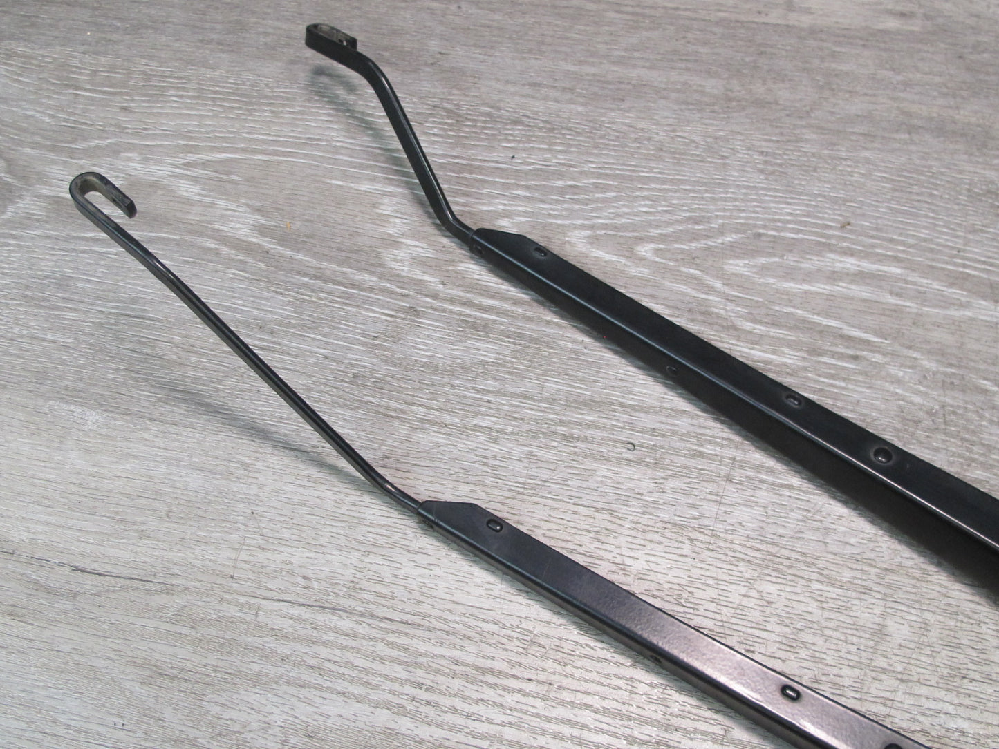 2004-2009 Cadillac XLR Front Left & Right Windshield Wiper Arm Set of 2