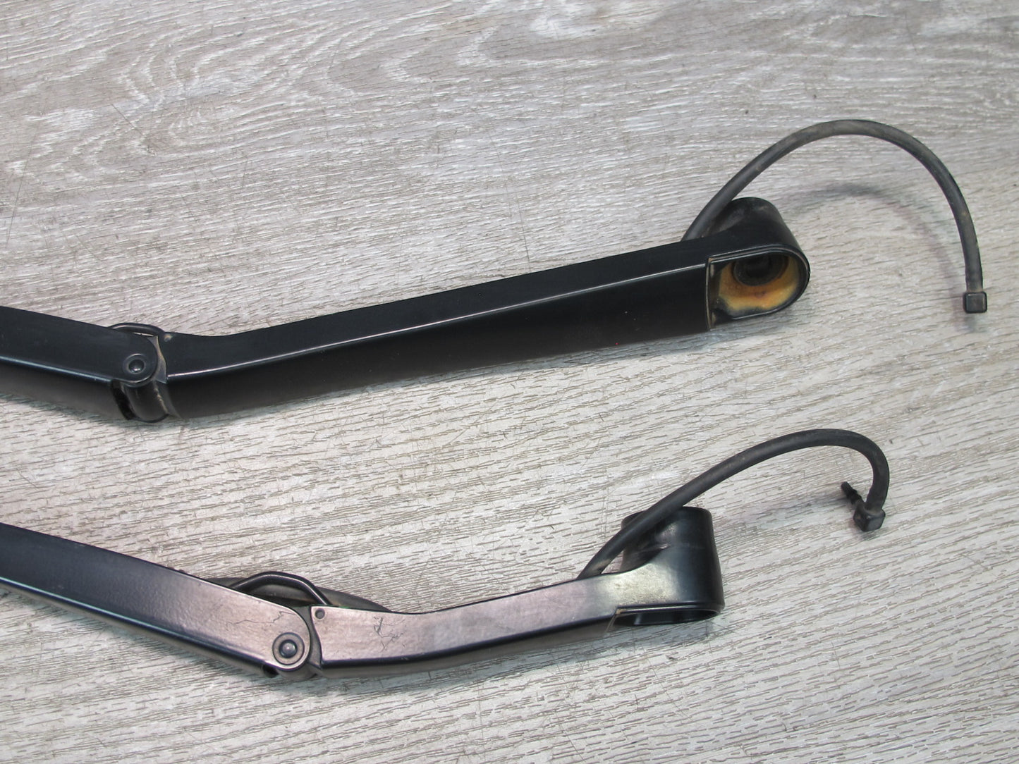 2004-2009 Cadillac XLR Front Left & Right Windshield Wiper Arm Set of 2