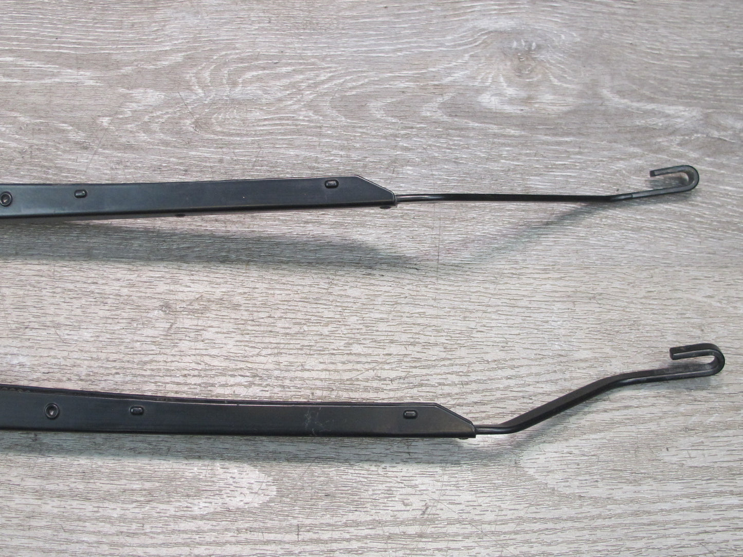 2004-2009 Cadillac XLR Front Left & Right Windshield Wiper Arm Set of 2