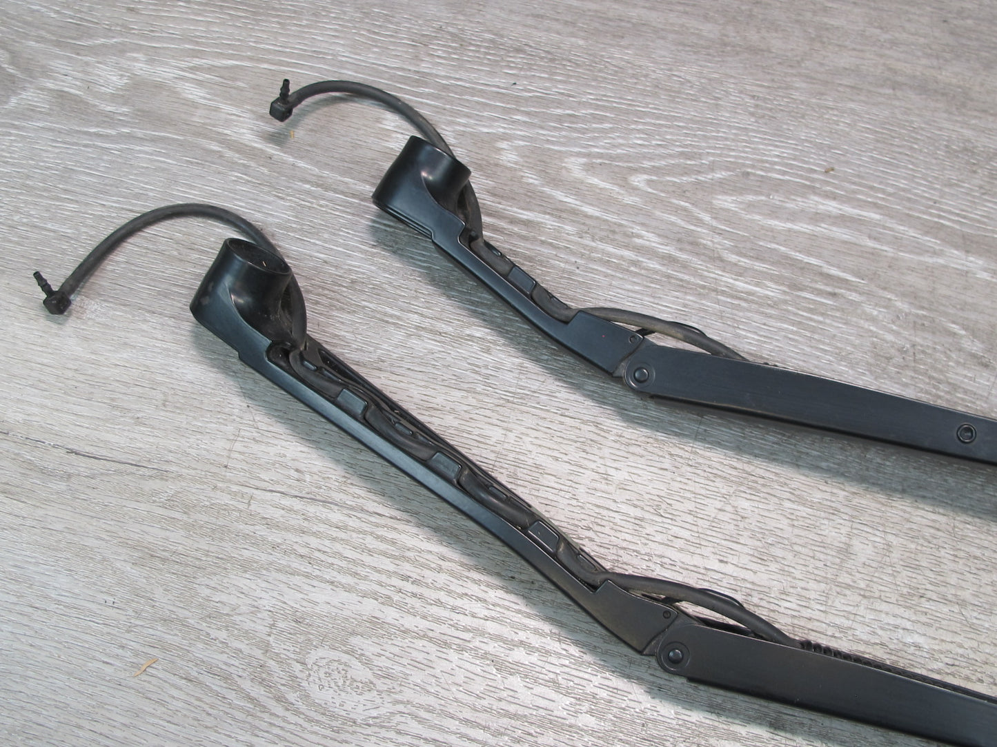 2004-2009 Cadillac XLR Front Left & Right Windshield Wiper Arm Set of 2