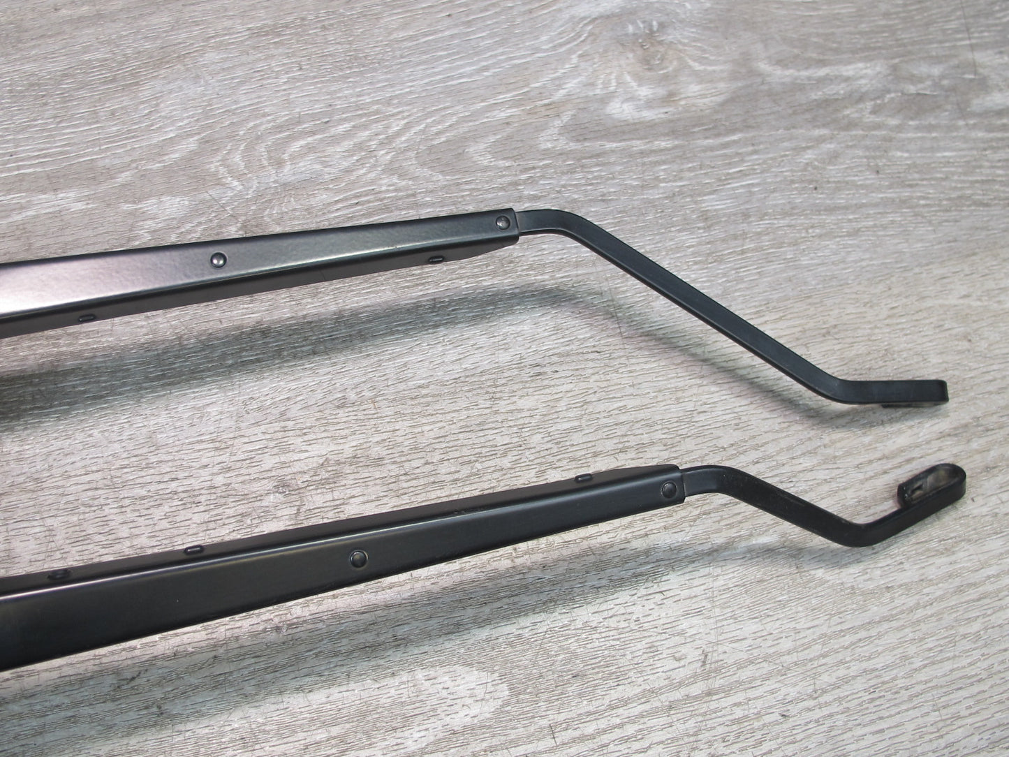 2004-2009 Cadillac XLR Front Left & Right Windshield Wiper Arm Set of 2