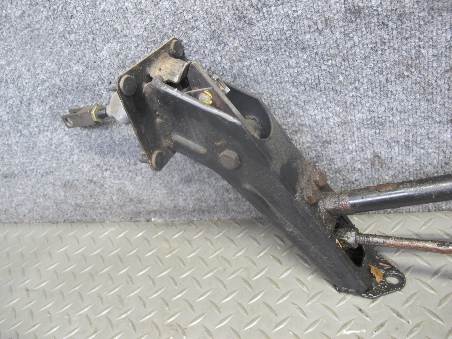 94-95 BMW E32 E34 4.0L M60 Brake Master Cylinder Booster Reservoir w Linkage OEM