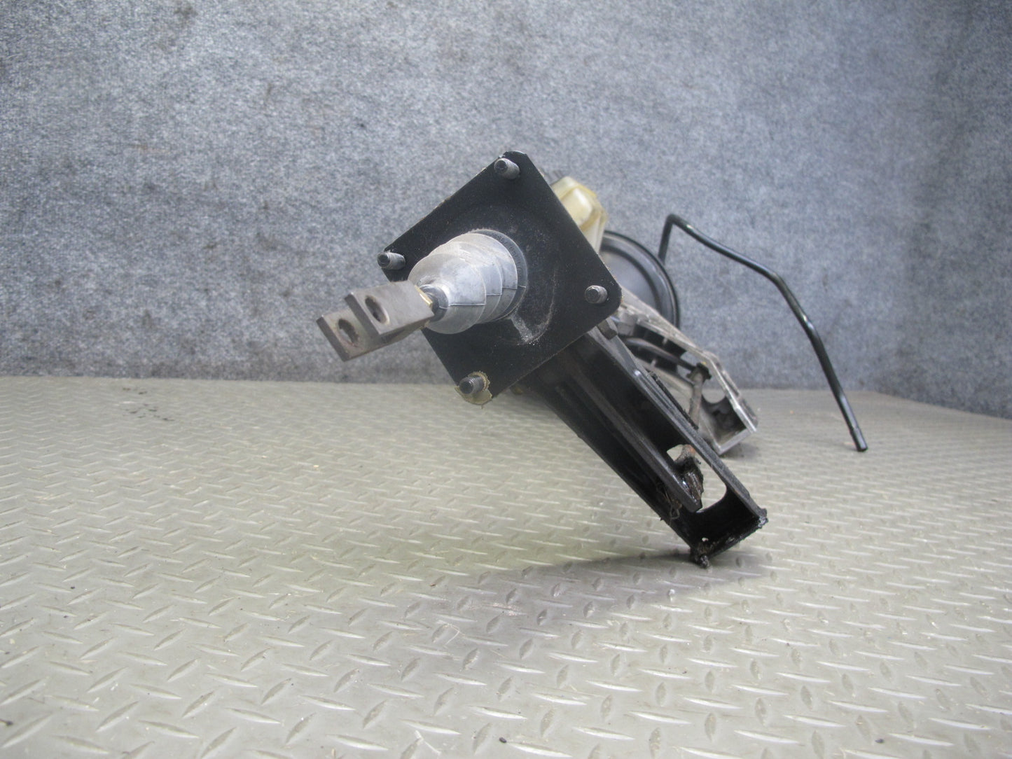 94-95 BMW E32 E34 4.0L M60 Brake Master Cylinder Booster Reservoir w Linkage OEM