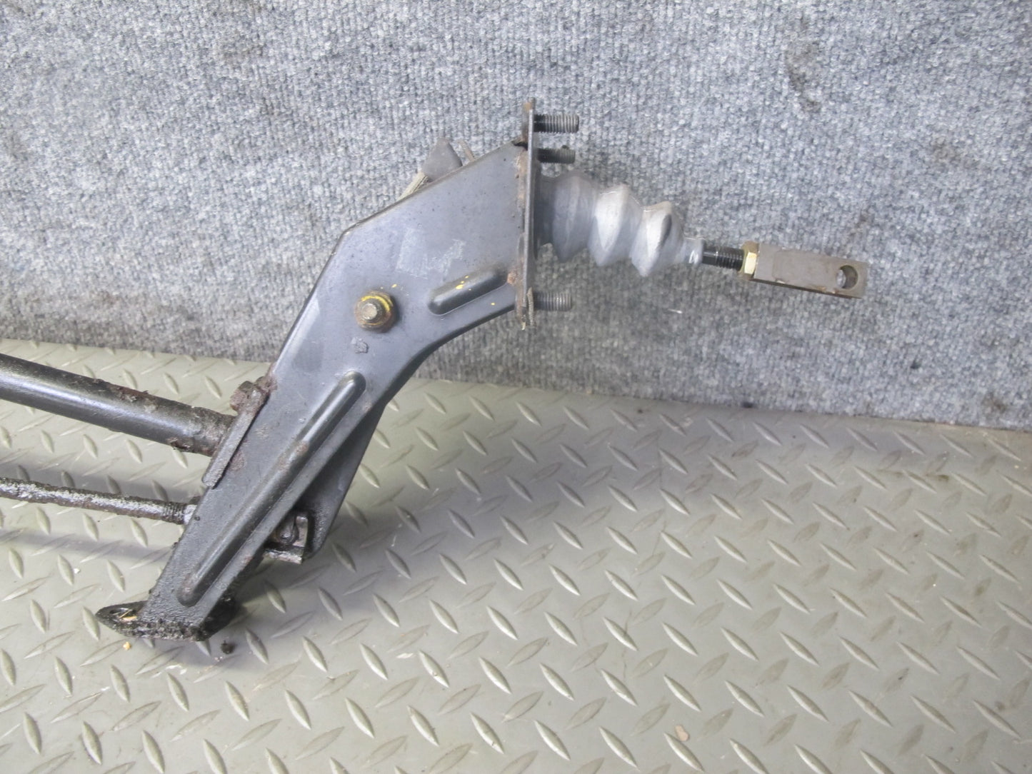 94-95 BMW E32 E34 4.0L M60 Brake Master Cylinder Booster Reservoir w Linkage OEM