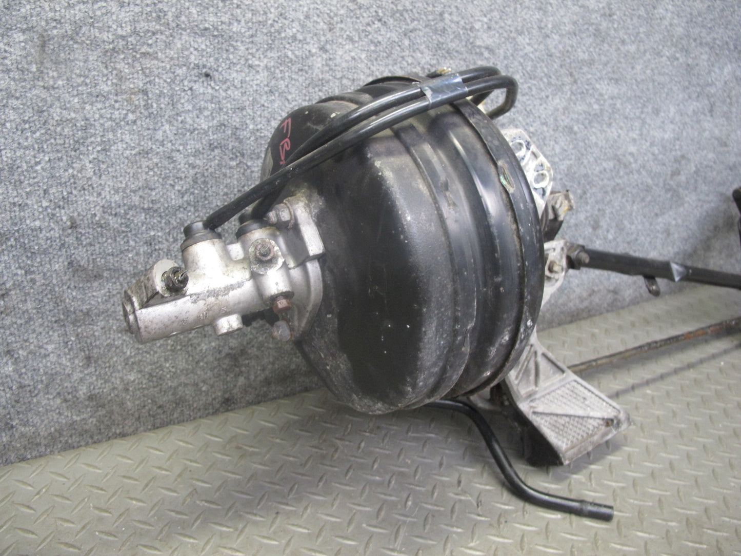 94-95 BMW E32 E34 4.0L M60 Brake Master Cylinder Booster Reservoir w Linkage OEM