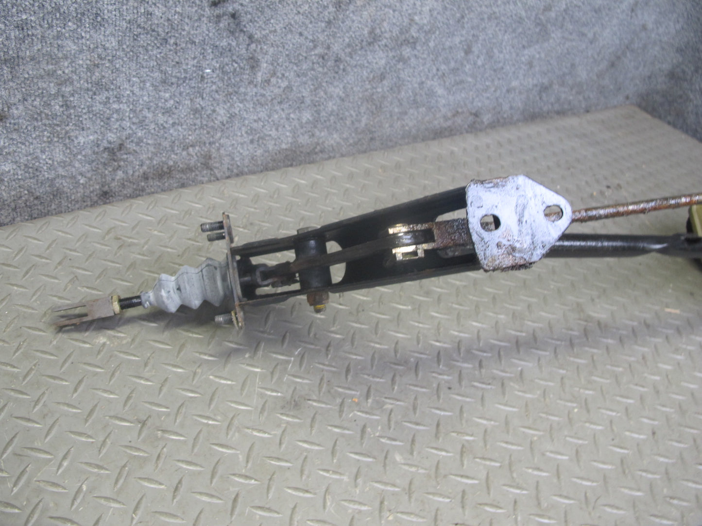 94-95 BMW E32 E34 4.0L M60 Brake Master Cylinder Booster Reservoir w Linkage OEM