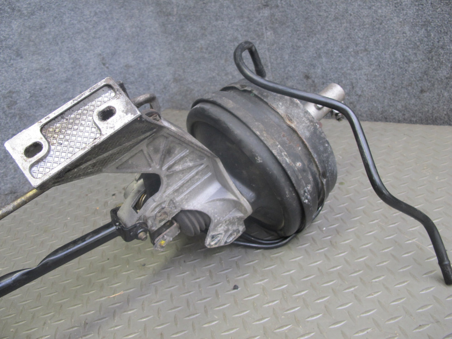 94-95 BMW E32 E34 4.0L M60 Brake Master Cylinder Booster Reservoir w Linkage OEM