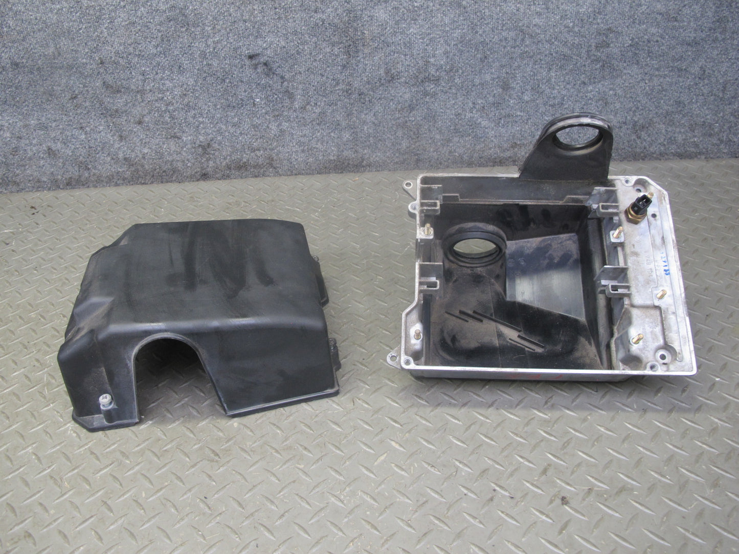 94-95 BMW E34 530i 540i M60 ECU ECM Control Unit Holder Bracket Assembly OEM
