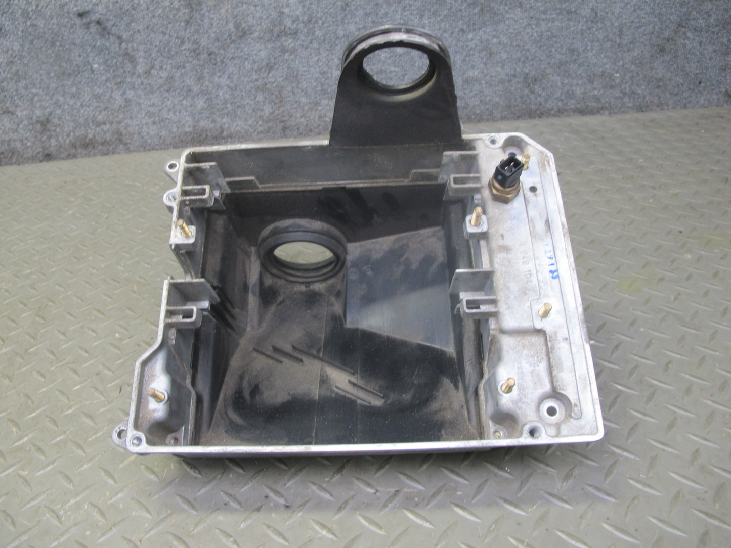 94-95 BMW E34 530i 540i M60 ECU ECM Control Unit Holder Bracket Assembly OEM