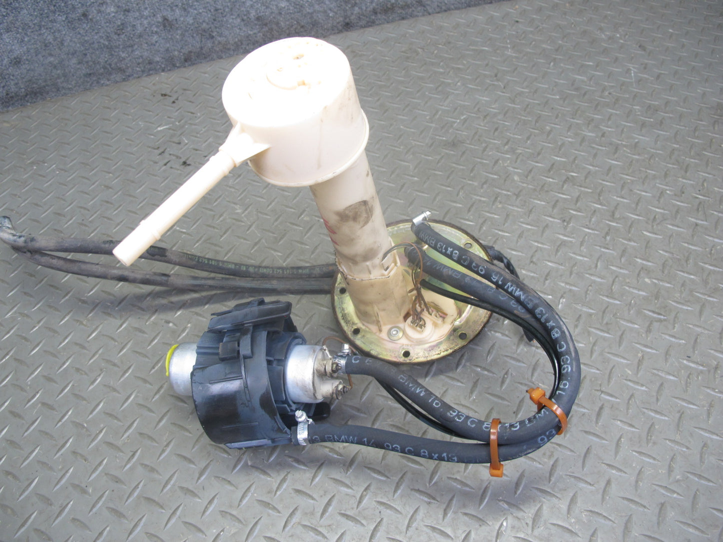 94-95 BMW E32 E34 740i 540i M60 Fuel Pump Sending Unit Assembly OEM