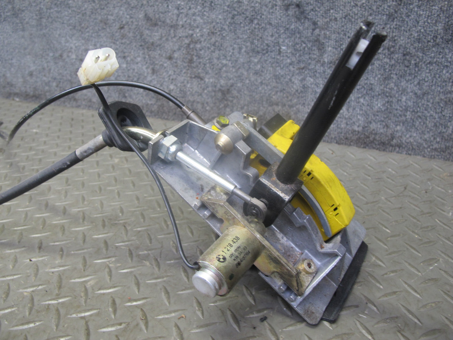 94-95 BMW E32 E34 740i 540i A/T Automatic Transmission Gearshifter w Cable OEM