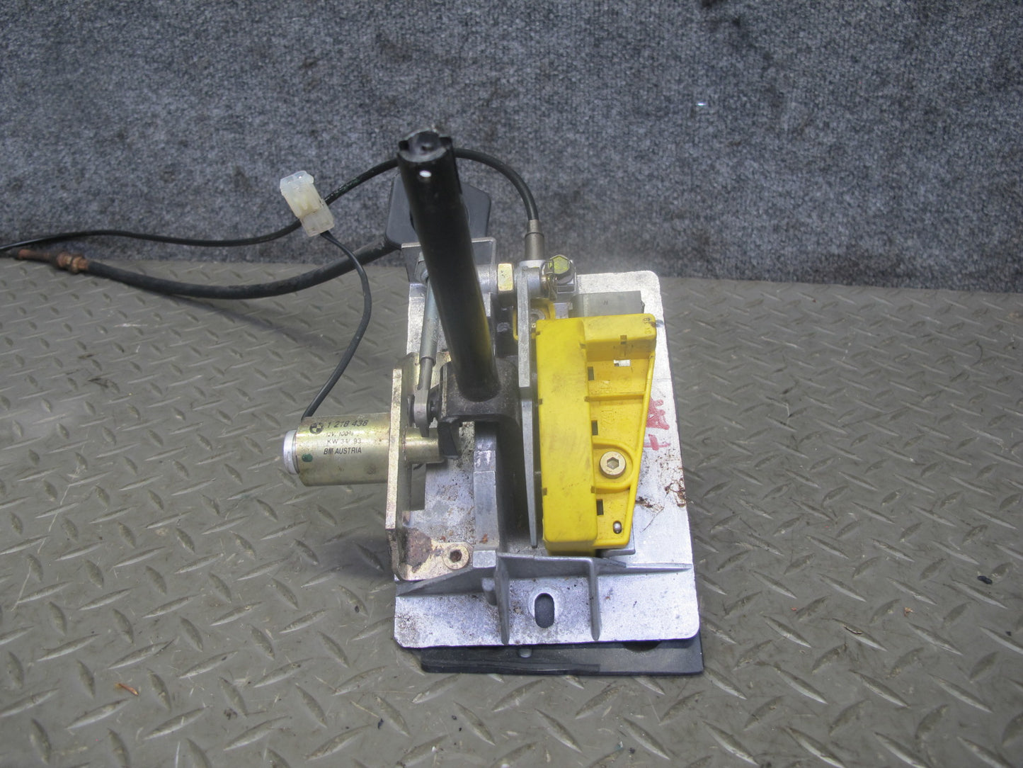 94-95 BMW E32 E34 740i 540i A/T Automatic Transmission Gearshifter w Cable OEM