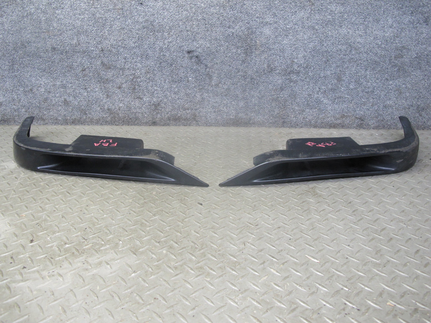 94-95 BMW E34 530i 540i M60 Set of 2 Front Bumper Left & Right Air Duct OEM