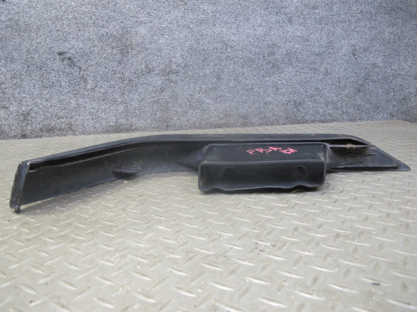 94-95 BMW E34 530i 540i M60 Set of 2 Front Bumper Left & Right Air Duct OEM