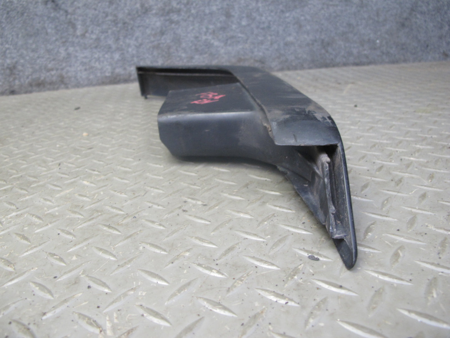 94-95 BMW E34 530i 540i M60 Set of 2 Front Bumper Left & Right Air Duct OEM