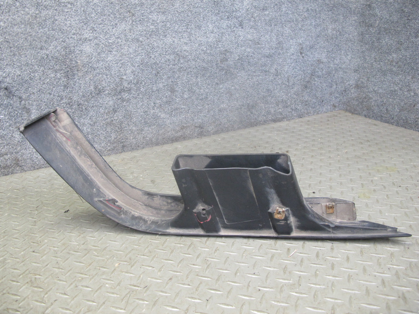 94-95 BMW E34 530i 540i M60 Set of 2 Front Bumper Left & Right Air Duct OEM