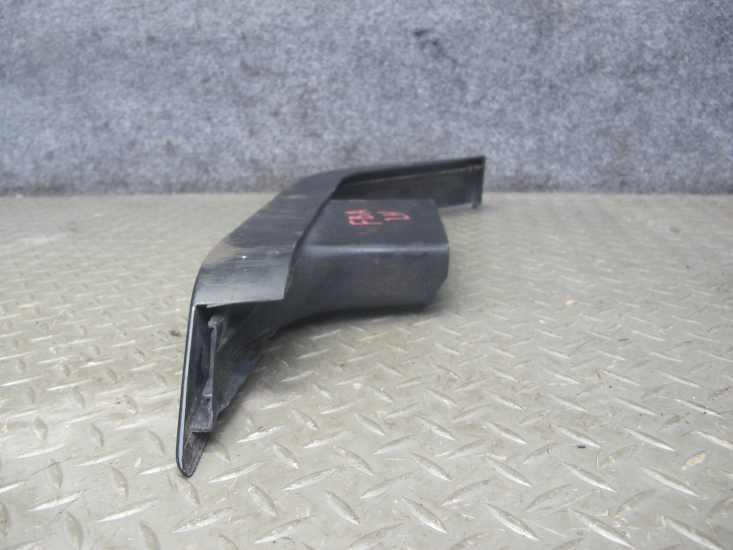 94-95 BMW E34 530i 540i M60 Set of 2 Front Bumper Left & Right Air Duct OEM