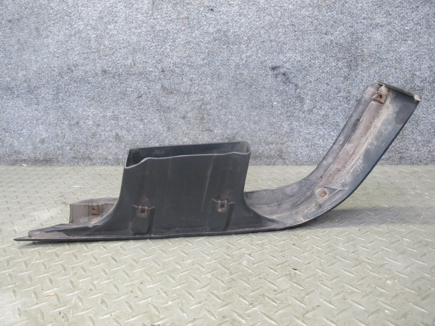 94-95 BMW E34 530i 540i M60 Set of 2 Front Bumper Left & Right Air Duct OEM