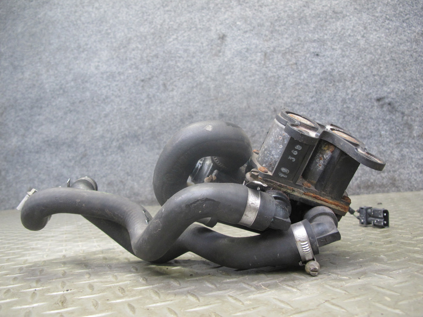 94-95 BMW E32 E34 M60 Heater Water Valve w Additional Water Pump & Hoses OEM