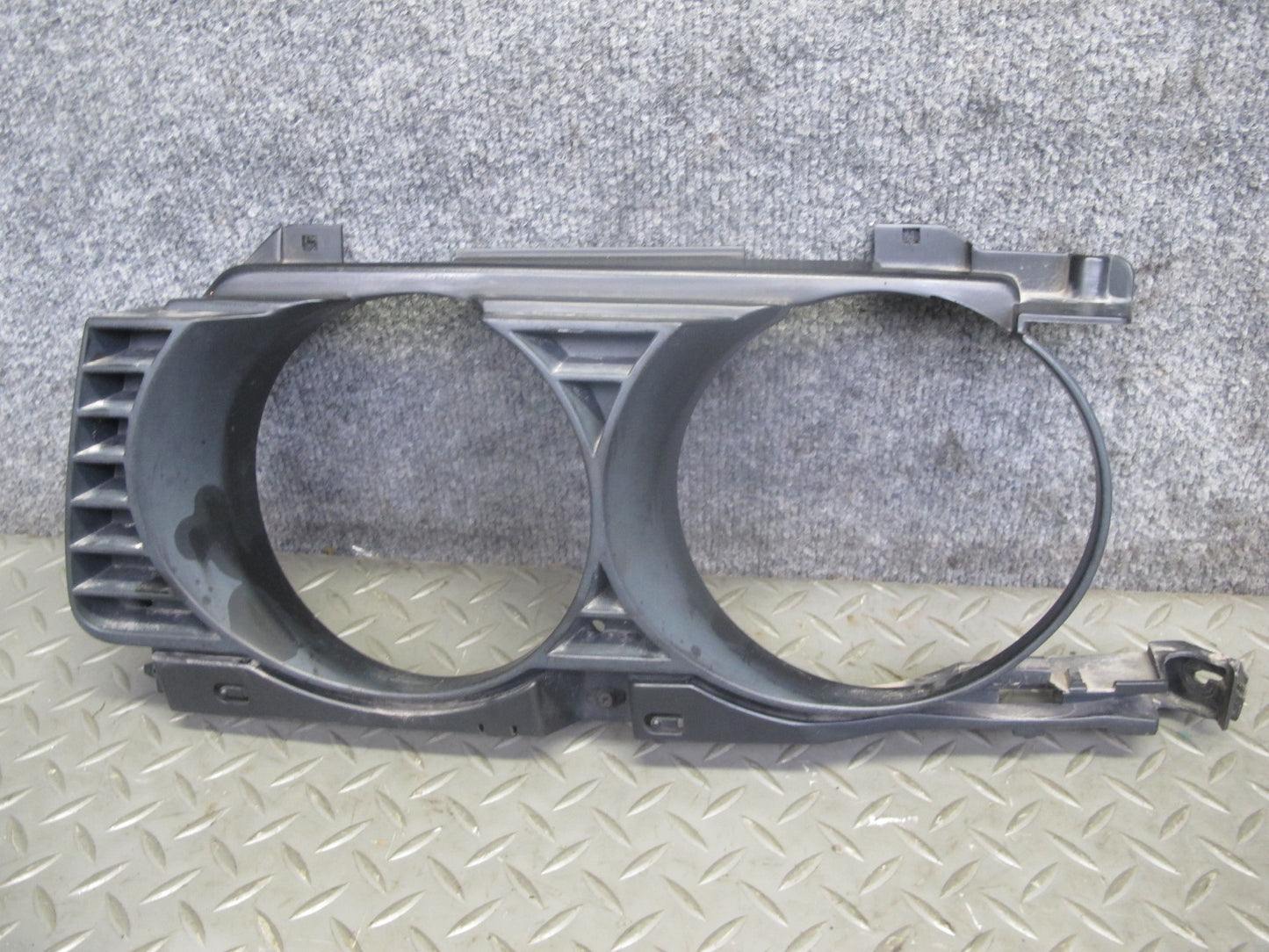 94-95 BMW E34 530i 540i M5 Set of 2 Front Left & Right Headlight Grille OEM