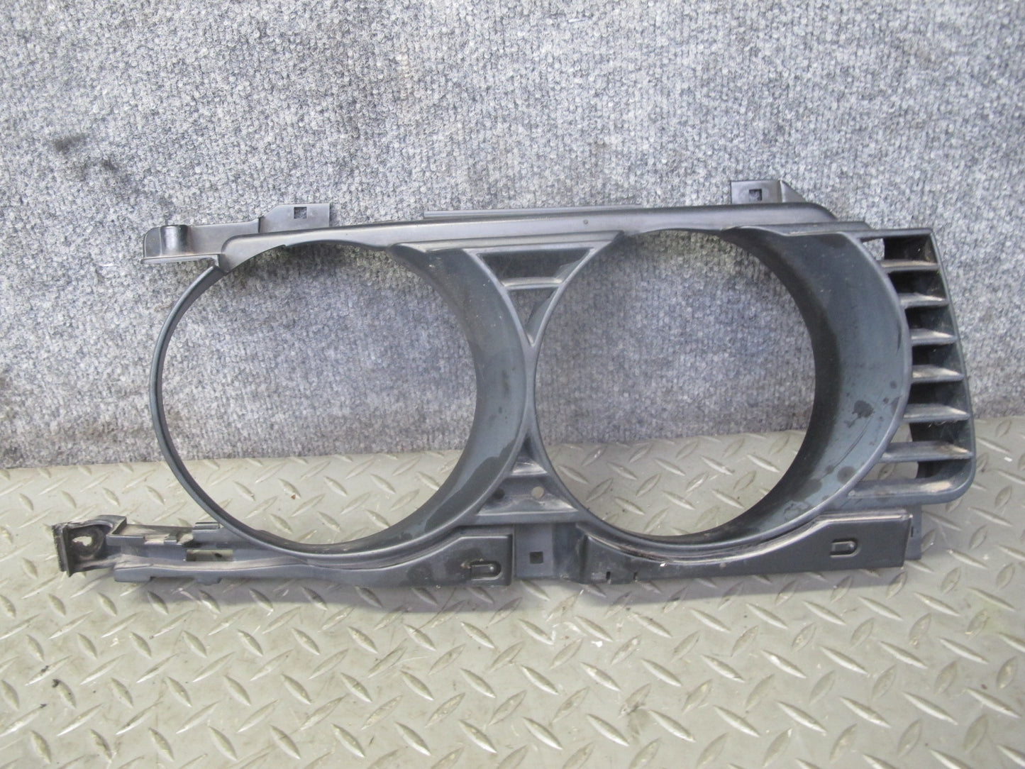 94-95 BMW E34 530i 540i M5 Set of 2 Front Left & Right Headlight Grille OEM