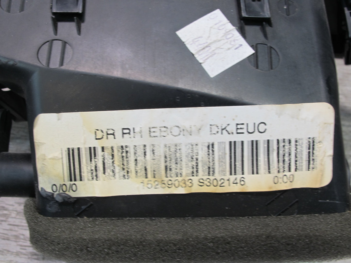 2004-2009 Cadillac XLR Right Door Air Vent Window Door Lock Unlock Switch Trim