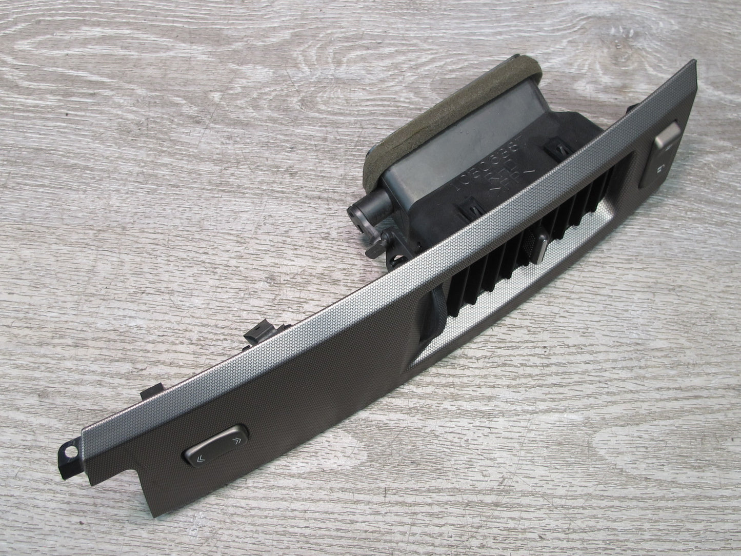 2004-2009 Cadillac XLR Right Door Air Vent Window Door Lock Unlock Switch Trim