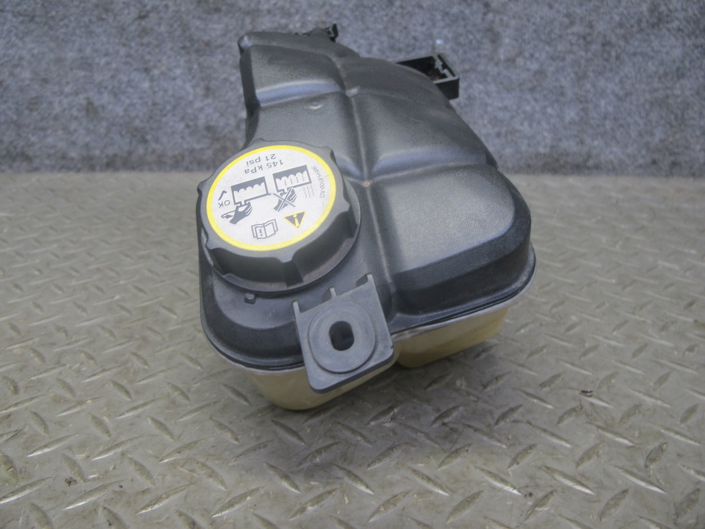 2012-2019 Range Rover Evoque L538 Engine Expansion Overflow Reservoir Tank