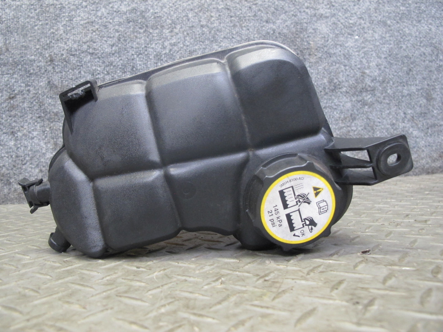 2012-2019 Range Rover Evoque L538 Engine Expansion Overflow Reservoir Tank