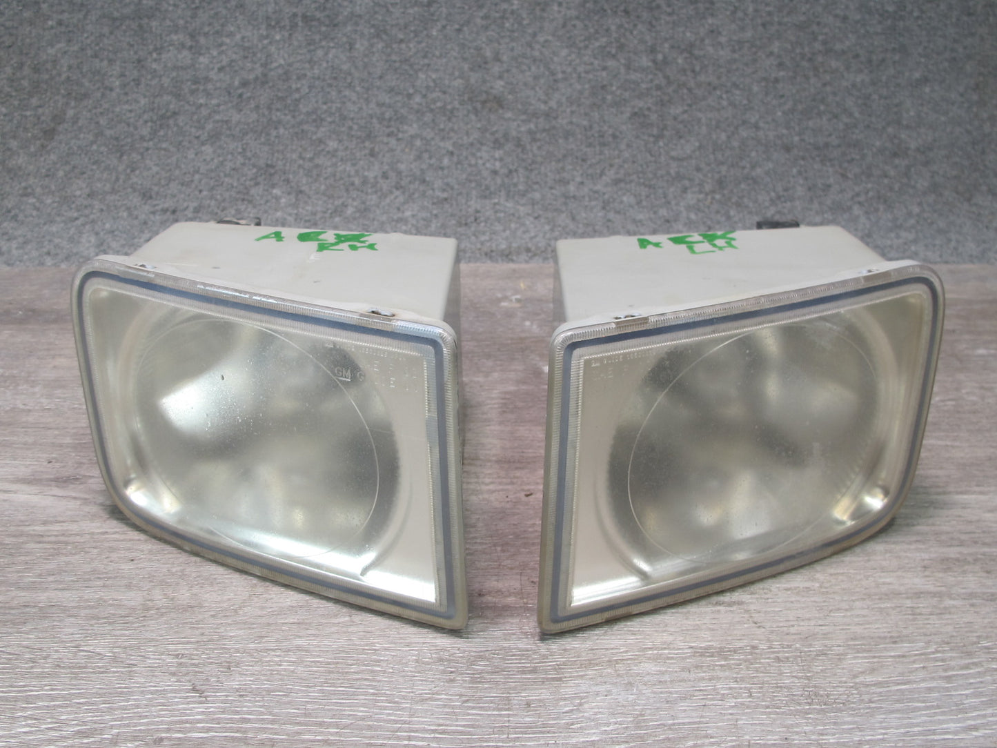 2004-2008 Cadillac XLR Front Left & Right Fog Light Lamp Set of 2
