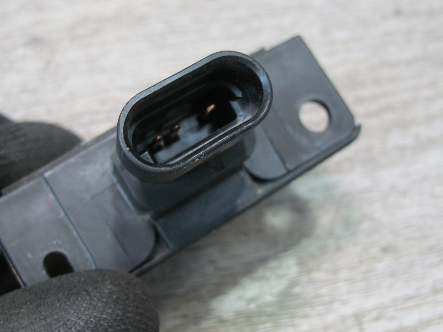 2004-2009 Cadillac XLR Front Right Pass Side Release Switch Button