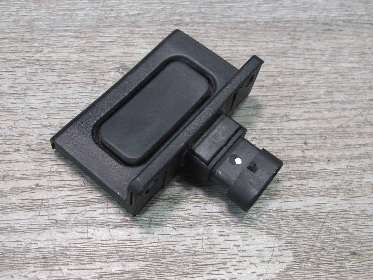 2004-2009 Cadillac XLR Front Right Pass Side Release Switch Button