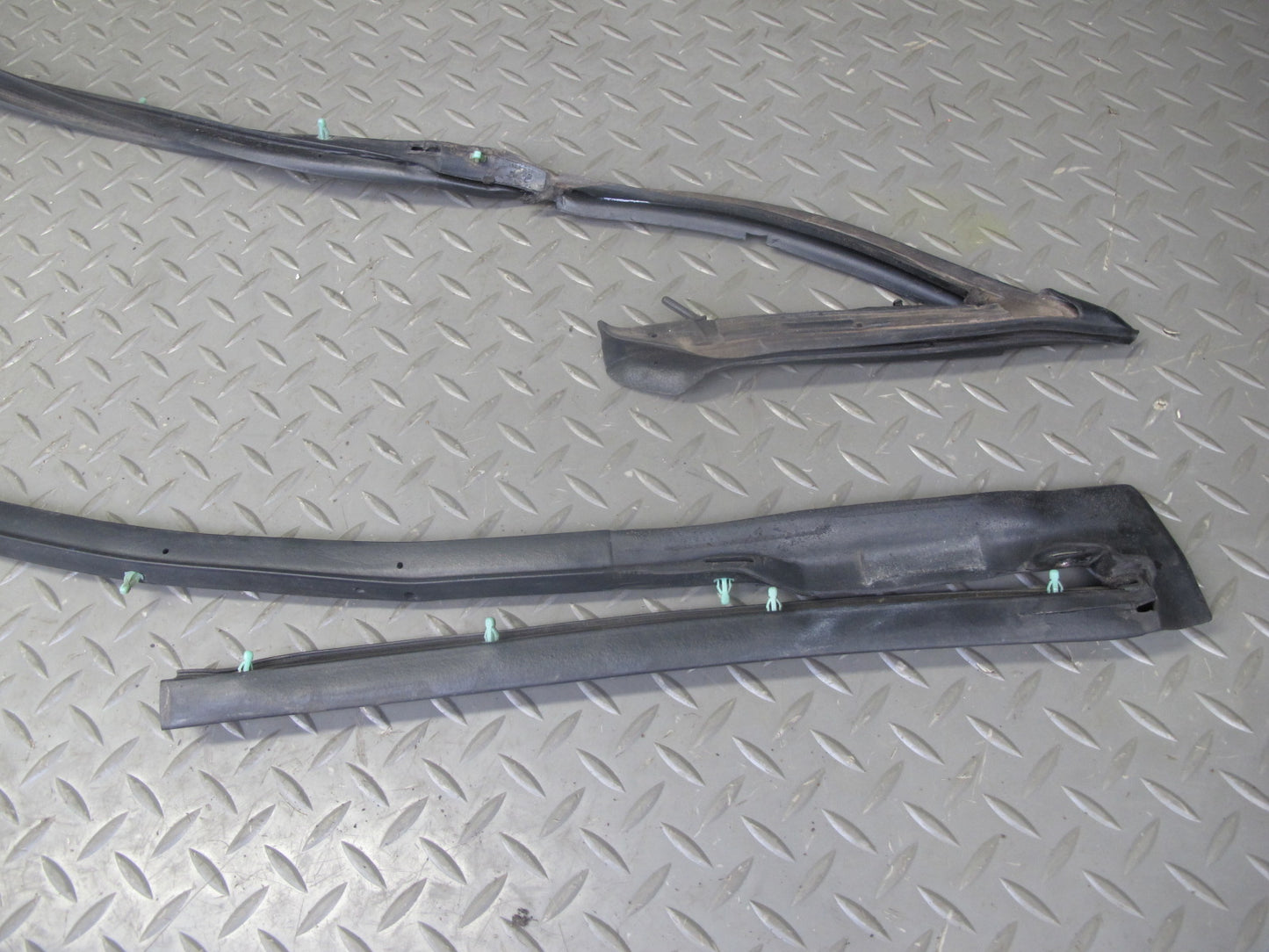 93-96 Nissan Z32 300ZX Convert Rear Door Weatherstrip Rubber Seal Gasket Set