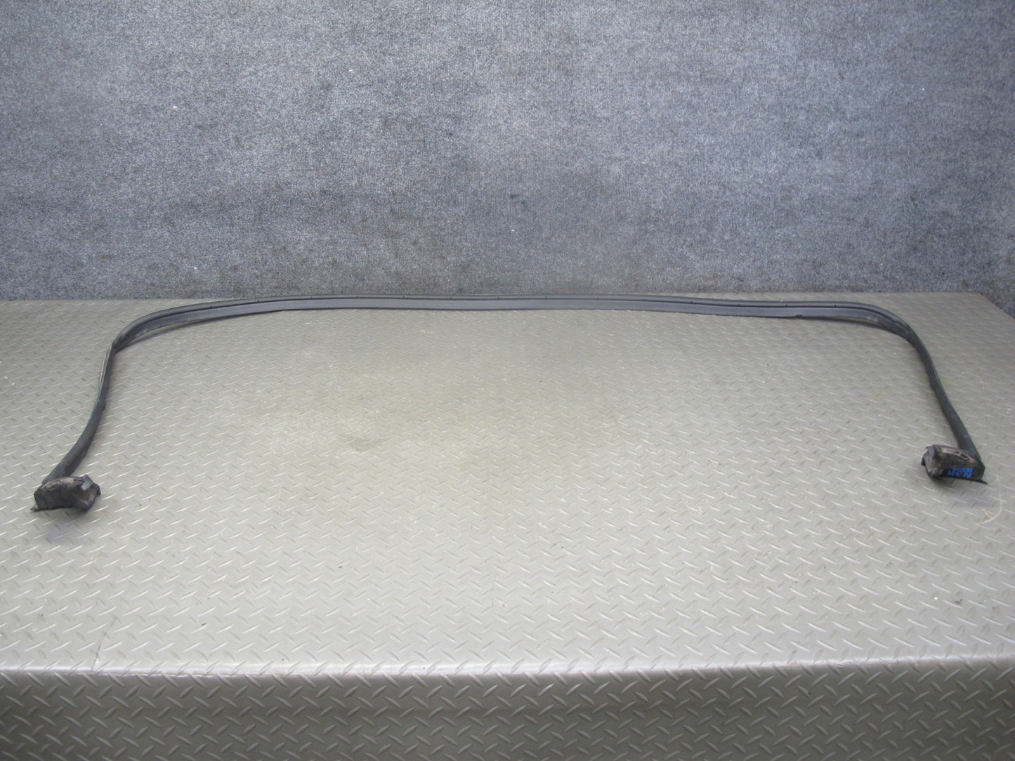 93-96 Nissan Z32 300ZX Convertible Rear Roof Storage Lid Weatherstrip Seal OEM