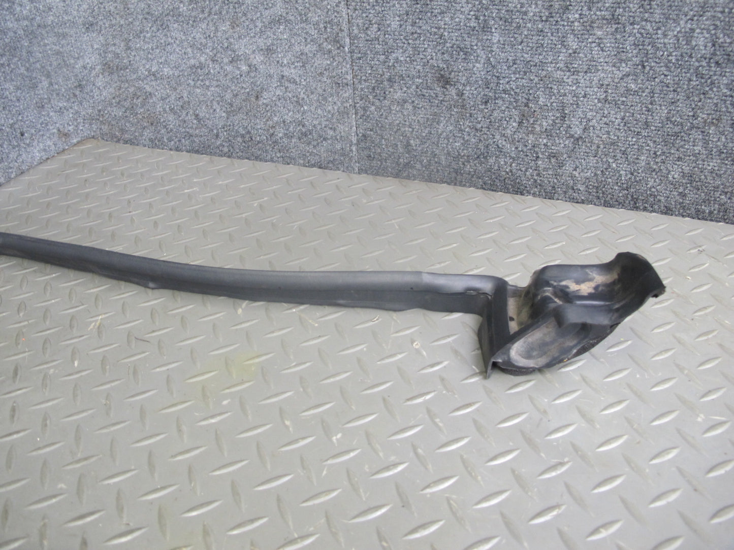 93-96 Nissan Z32 300ZX Convertible Rear Roof Storage Lid Weatherstrip Seal OEM