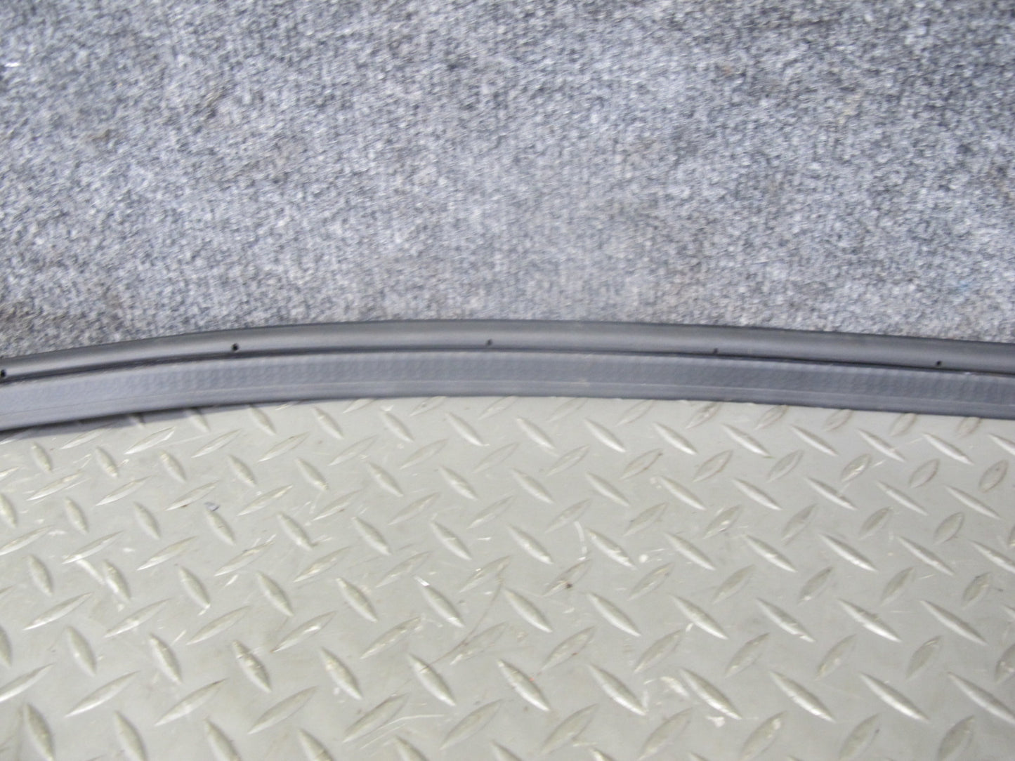 93-96 Nissan Z32 300ZX Convertible Rear Roof Storage Lid Weatherstrip Seal OEM
