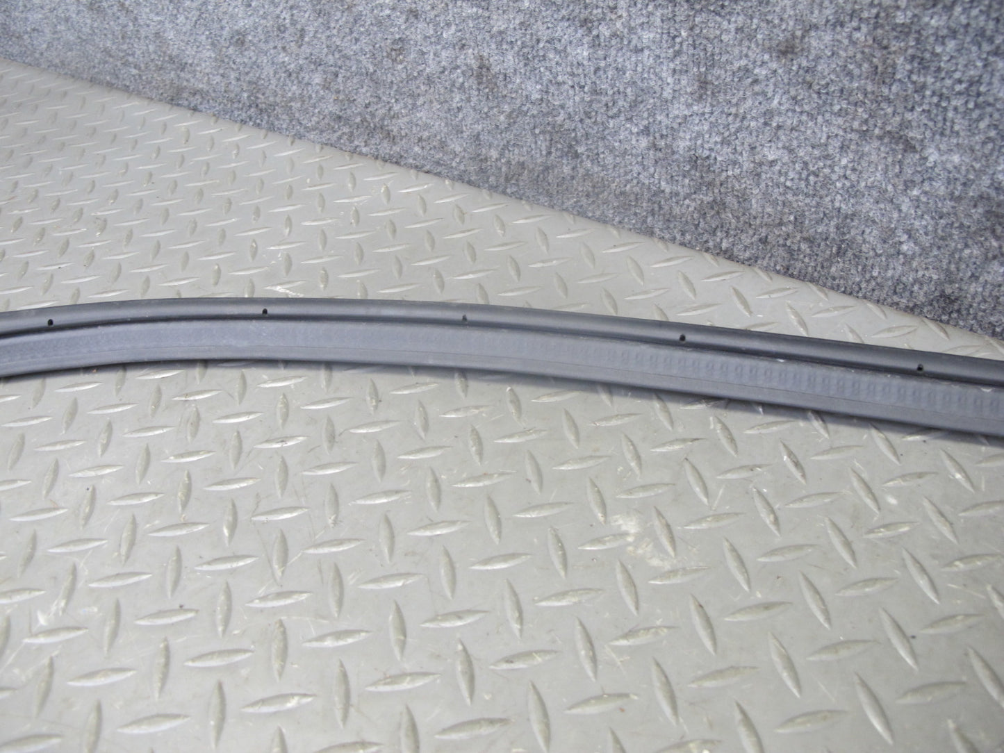 93-96 Nissan Z32 300ZX Convertible Rear Roof Storage Lid Weatherstrip Seal OEM